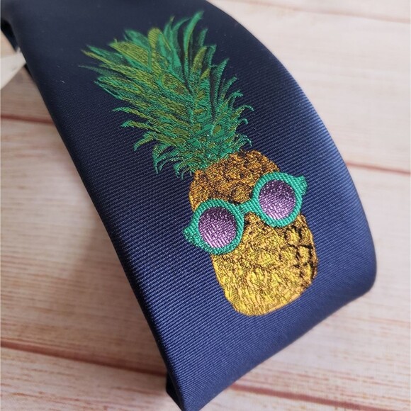 Bar III Ruba Pineapple Graphic Tie Tiki Bar Summer Sunglasses Fun Tie Navy Blue - Picture 2 of 8